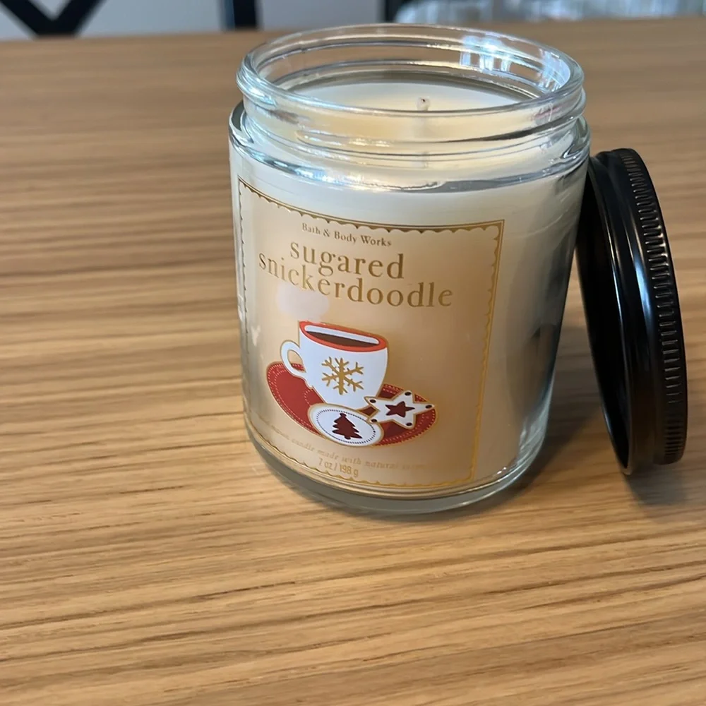 Bath & Body Works Single Wick Candle. Sugared Snickerdoodle.
